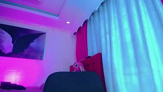 NahomiCamper online show from November 29, 2:46 am