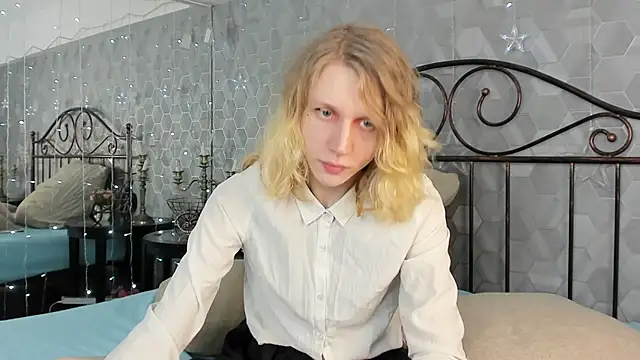 nellystarrr online show from March 5, 7:22 pm