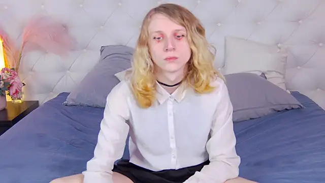 nellystarrr online show from March 16, 6:29 am