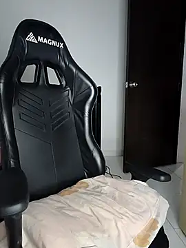 Kiitygirl online show from April 18, 3:19 am