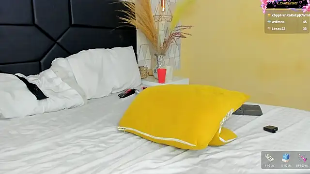 JustinePerry online show from March 22, 8:30 am