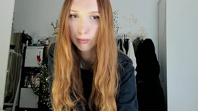 LisaIcon online show from January 7, 9:40 pm