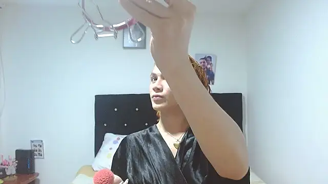 Snapshot of giuliana_andrade chatting on October 16, 12:44 am giuliana andrade online show from October 16, 12:44 am