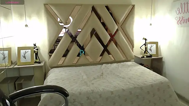 VanessaArdila  online show from December 30, 7:32 pm