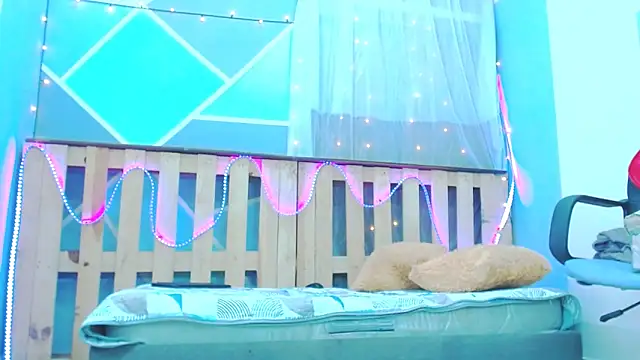 Michellcockxxx online show from February 26, 5:20 am