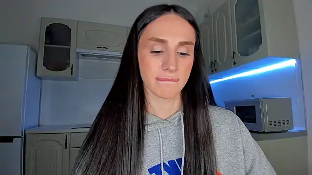 Kim Oberlin  online show from February 7, 6:14 pm