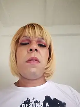 blondebitchlitle online show from November 28, 9:05 pm