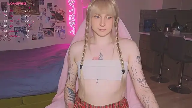 p1nkvenom online show from December 4, 4:44 pm