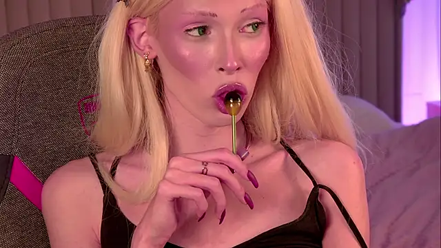 Snapshot of PamelamyDreamys chatting on October 18, 7:28 pm PamelamyDreamys online show from October 18, 7:28 pm