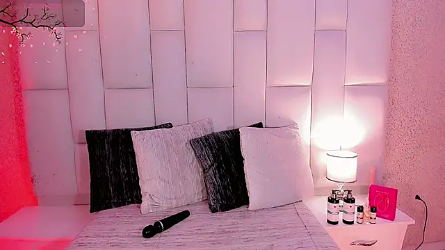 Angeles Busst online show from February 24, 8:46 pm