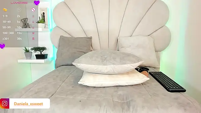 Danielaangelina online show from March 27, 8:26 am