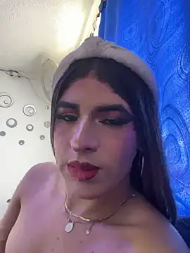 Snapshot of cami-rouxx chatting on September 22, 4:34 pm cami-rouxx online show from September 22, 4:34 pm