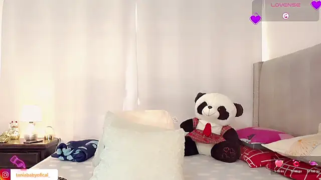 taniababy online show from April 8, 1:23 pm