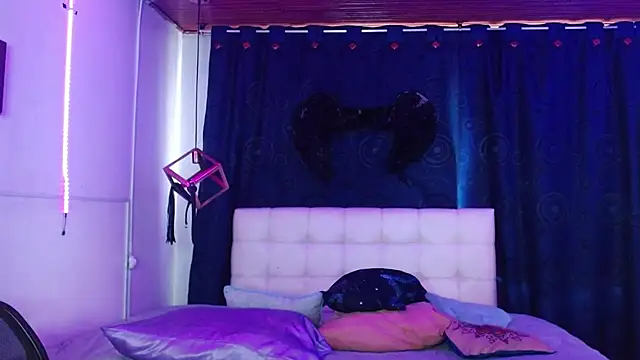 Snapshot of goth_minerva chatting on October 10, 2:18 pm goth minerva online show from October 10, 2:18 pm