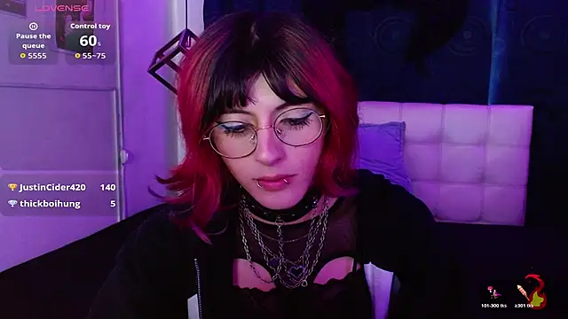 Snapshot of goth_minerva chatting on October 18, 2:21 pm goth minerva online show from October 18, 2:21 pm