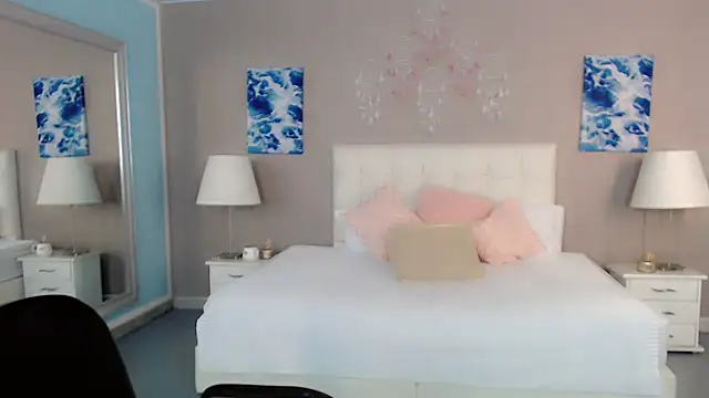 maddissonivanova online show from April 10, 7:19 pm