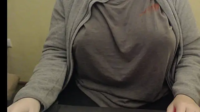 LunoviaXL online show from November 12, 7:13 pm