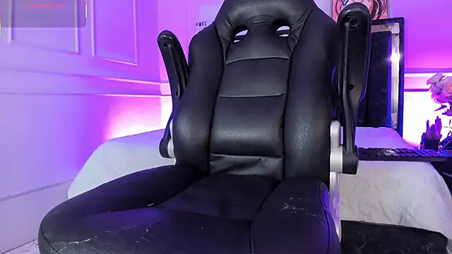 SwettRenata  online show from January 16, 1:07 pm