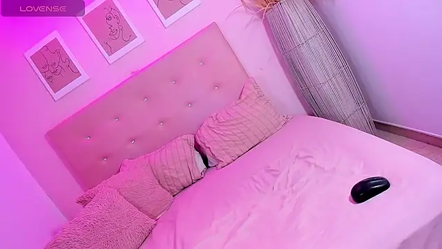 ANNIE DOLCE  online show from November 18, 10:43 pm