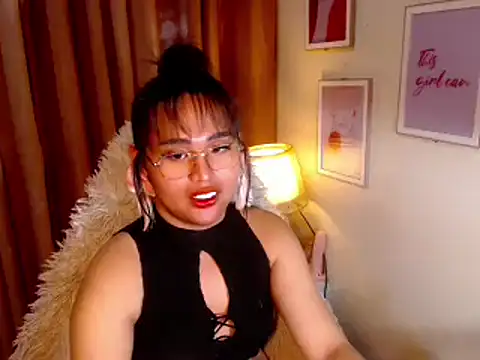 urmidnightcravingsxx online show from April 9, 12:45 am