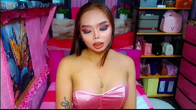 Snapshot of MoniqueCeleste chatting on October 8, 4:52 pm MoniqueCeleste online show from October 8, 4:52 pm