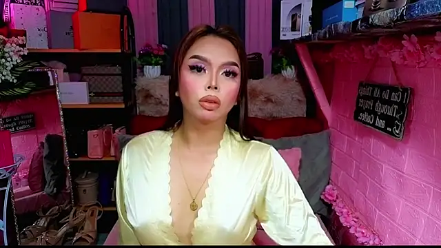 MoniqueCeleste online show from November 21, 4:02 am