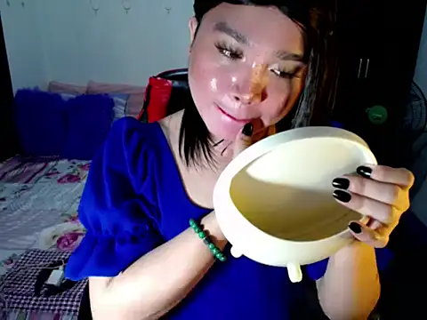 Urassiansweetcummer online show from September 10, 1:59 am