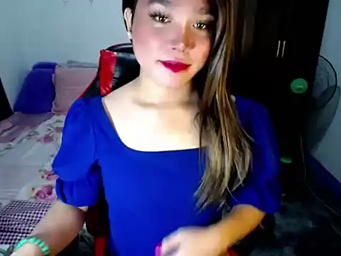 Urassiansweetcummer online show from October 10, 4:57 am