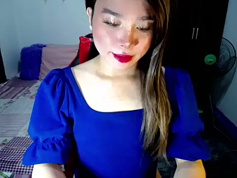 Urassiansweetcummer online show from October 12, 5:32 am