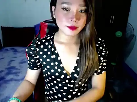 Urassiansweetcummer online show from November 5, 2:33 am