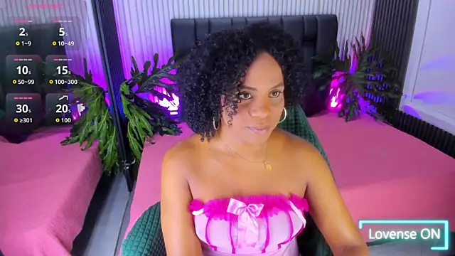 Snapshot of AriebonyBrooke chatting on October 20, 11:35 am AriebonyBrooke online show from October 20, 11:35 am