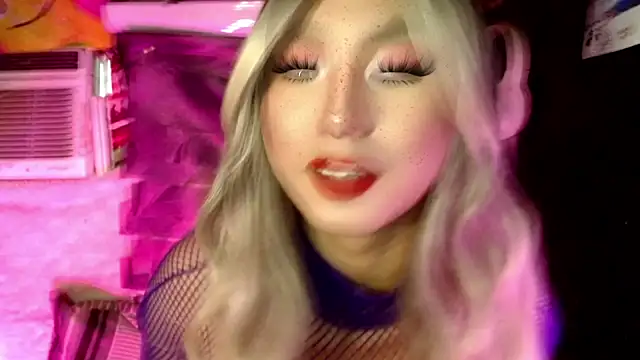 UrhotlucyTS online show from December 16, 7:24 am