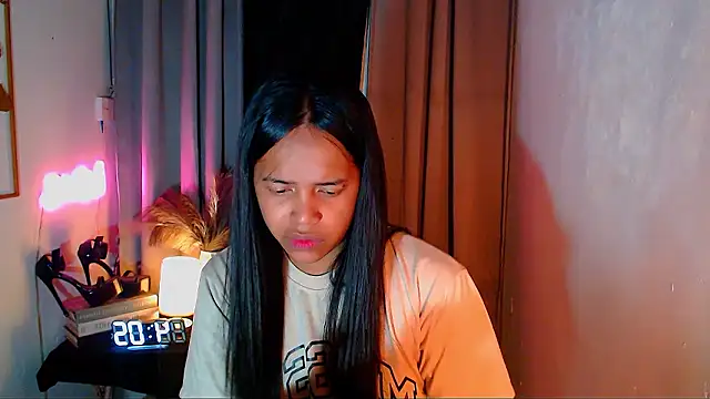 Lorainnelustts online show from February 4, 6:40 am