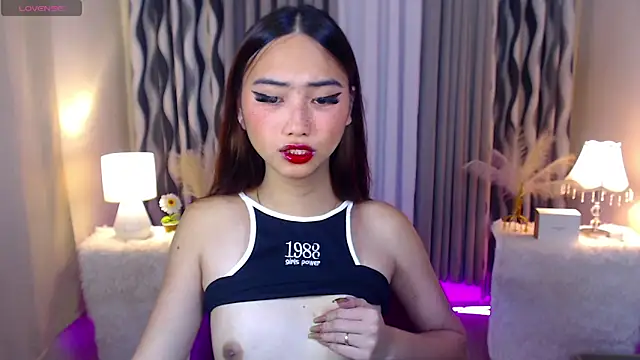 Kiah Wyatt online show from November 4, 4:45 am