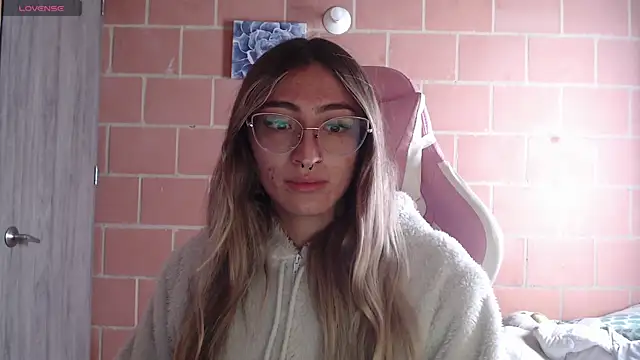 Andrea camilaaa online show from October 28, 2:15 pm