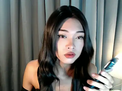 holyakiesha online show from March 11, 2:43 pm