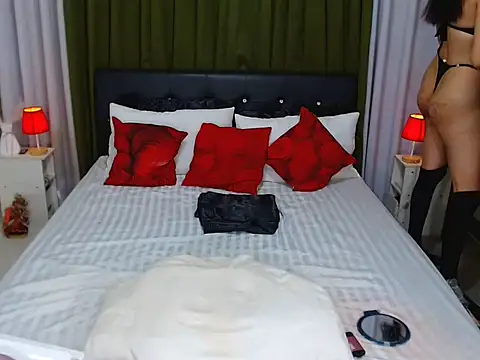 petitetsbigloads online show from February 13, 8:27 pm