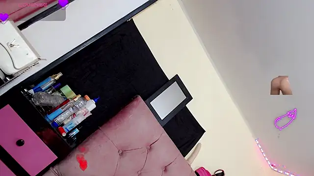 Snapshot of Percy-99 chatting on October 6, 12:21 am Percy-99 online show from October 6, 12:21 am