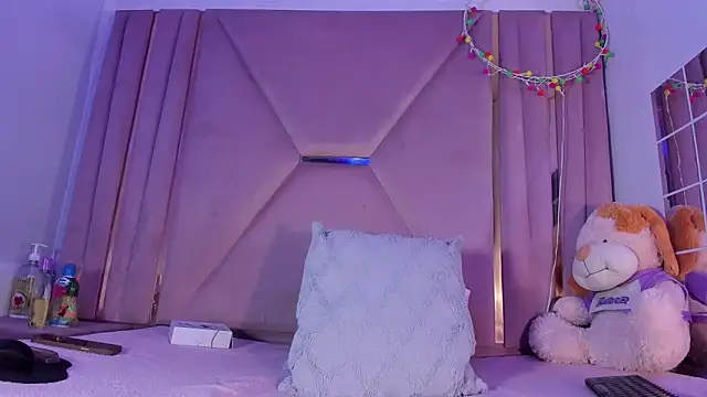 jazmin waked online show from April 14, 11:32 pm