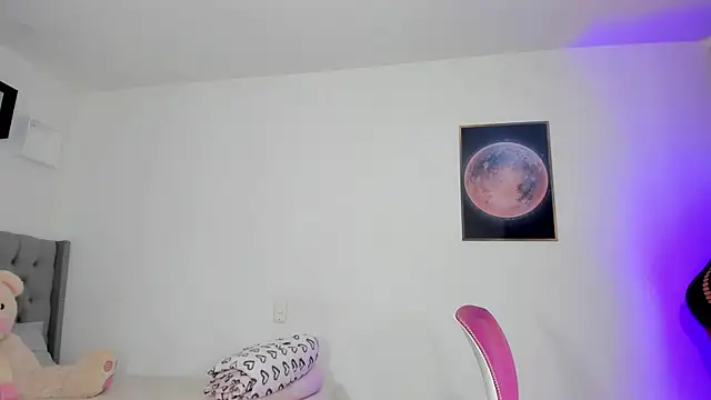 cinnamonsex   online show from March 1, 10:37 pm