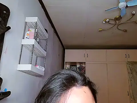 YourNikkieXxx online show from December 15, 6:35 pm