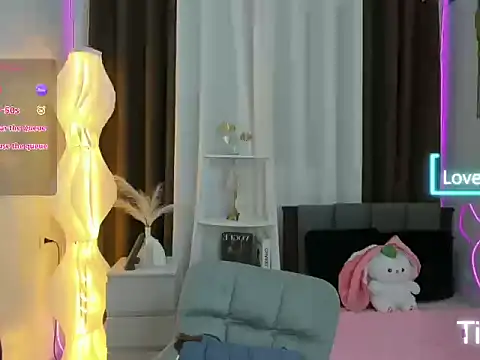 Malia Nicole online show from October 23, 10:52 am