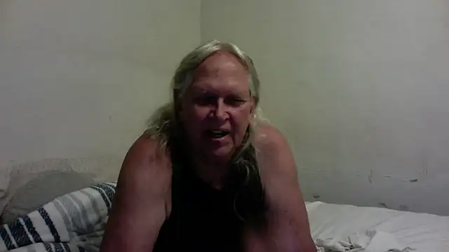 Snapshot of OldLadySara chatting on September 17, 6:07 am OldLadySara online show from September 17, 6:07 am