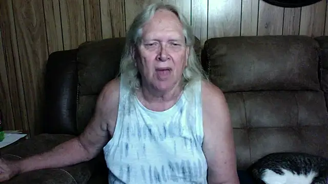 Snapshot of OldLadySara chatting on September 18, 11:10 pm OldLadySara online show from September 18, 11:10 pm
