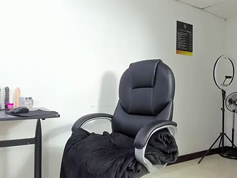 Aisha hotts777 online show from September 19, 2:17 am