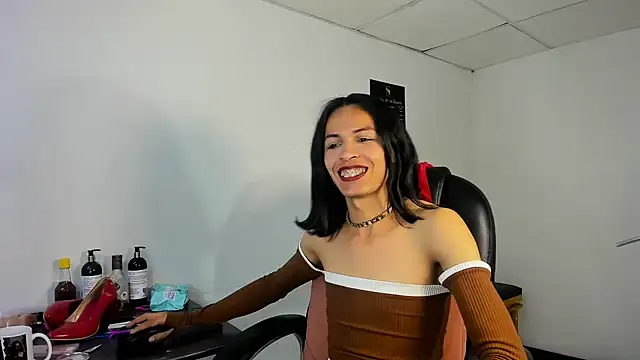 Aisha hotts777 online show from November 29, 4:36 am