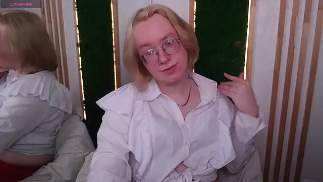 Amanda Butlerr online show from July 14, 8:03 pm