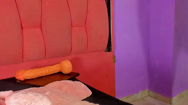 VICTORIAOBEY online show from April 9, 4:25 am