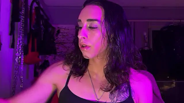 xoFrankie online show from October 24, 4:39 am