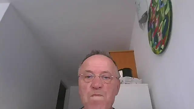 Snapshot of knodli chatting on September 18, 4:01 pm knodli online show from September 18, 4:01 pm
